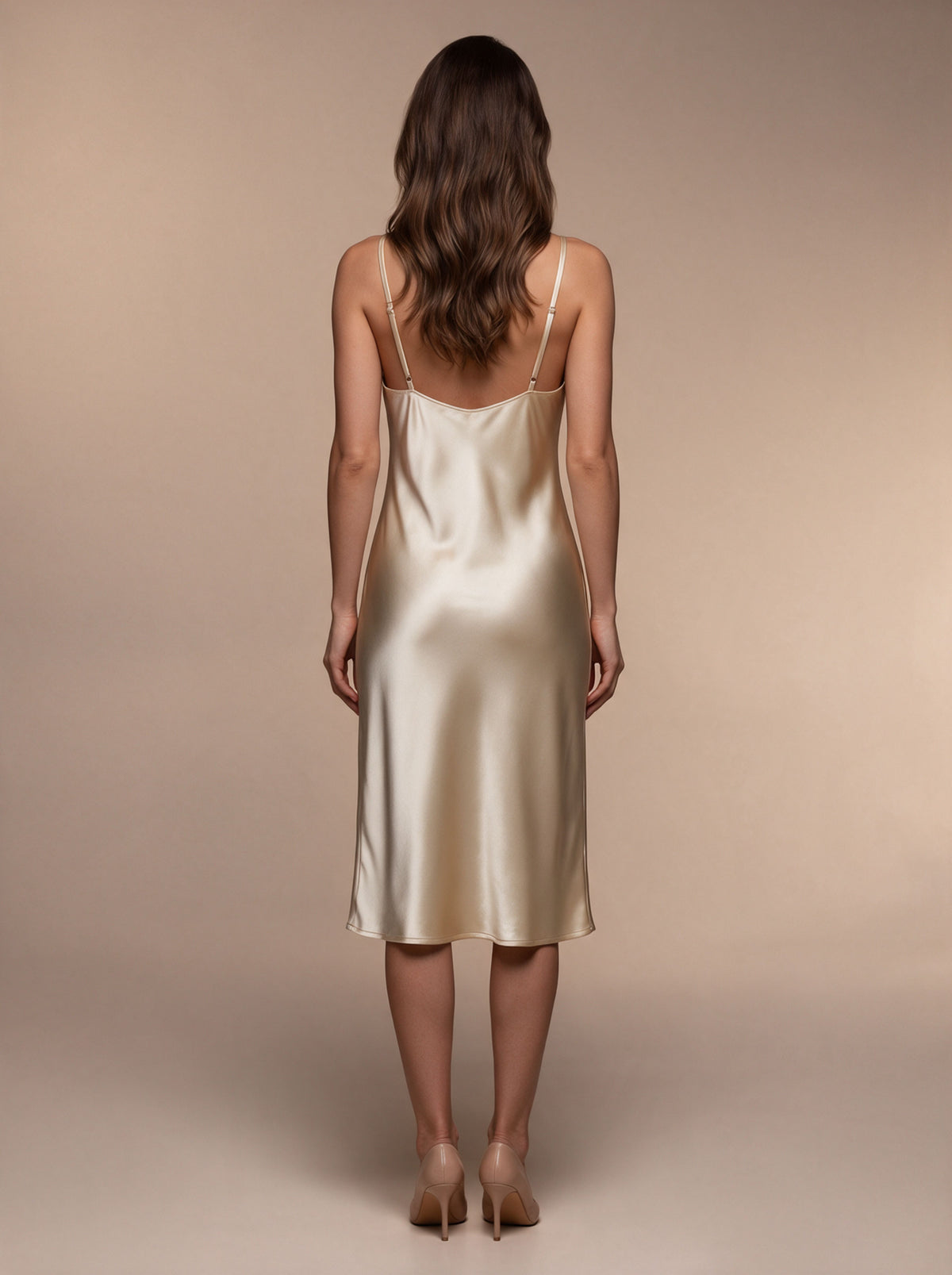 Aurora (Robe de nuit en satin de soie)