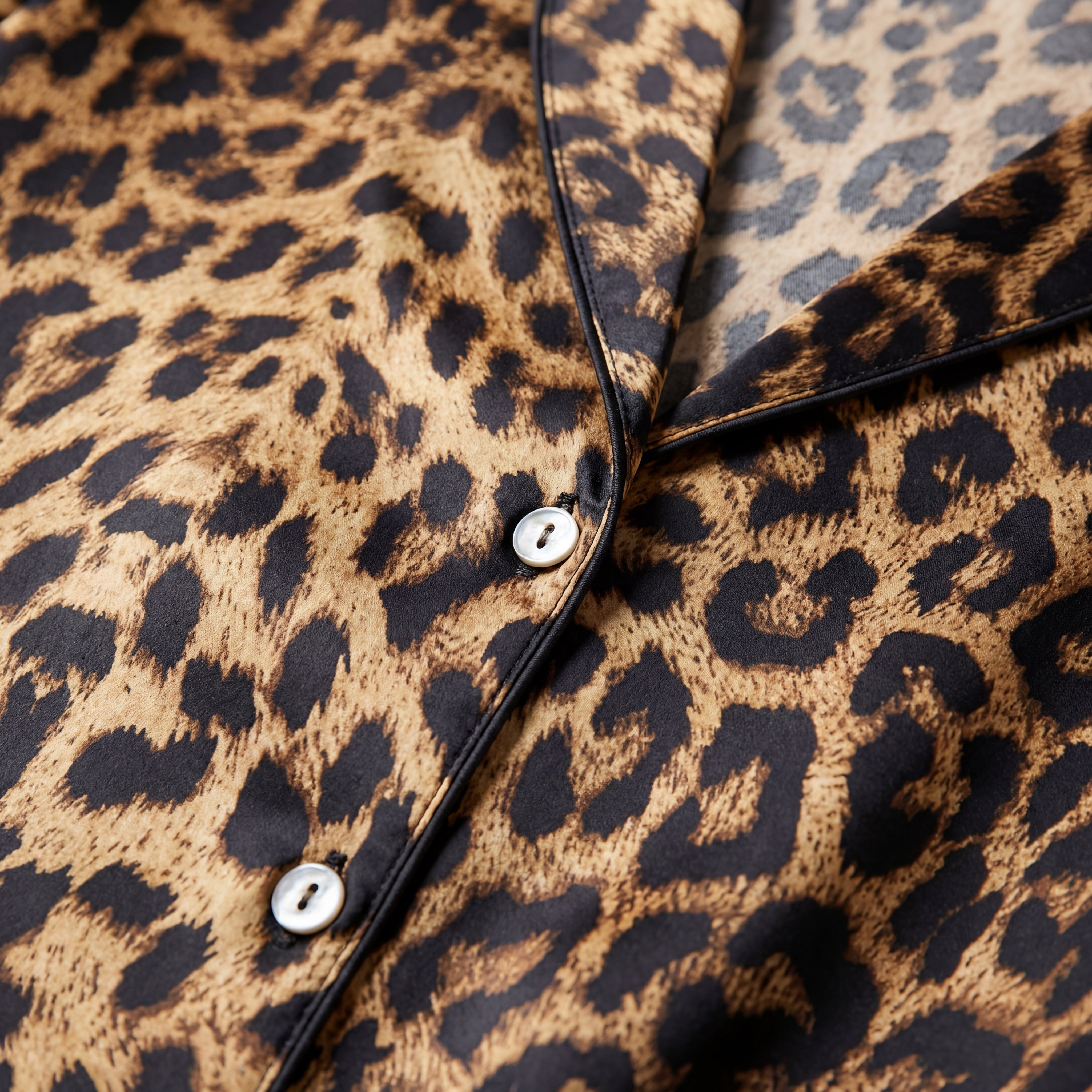 Pyjama léopard finition satin