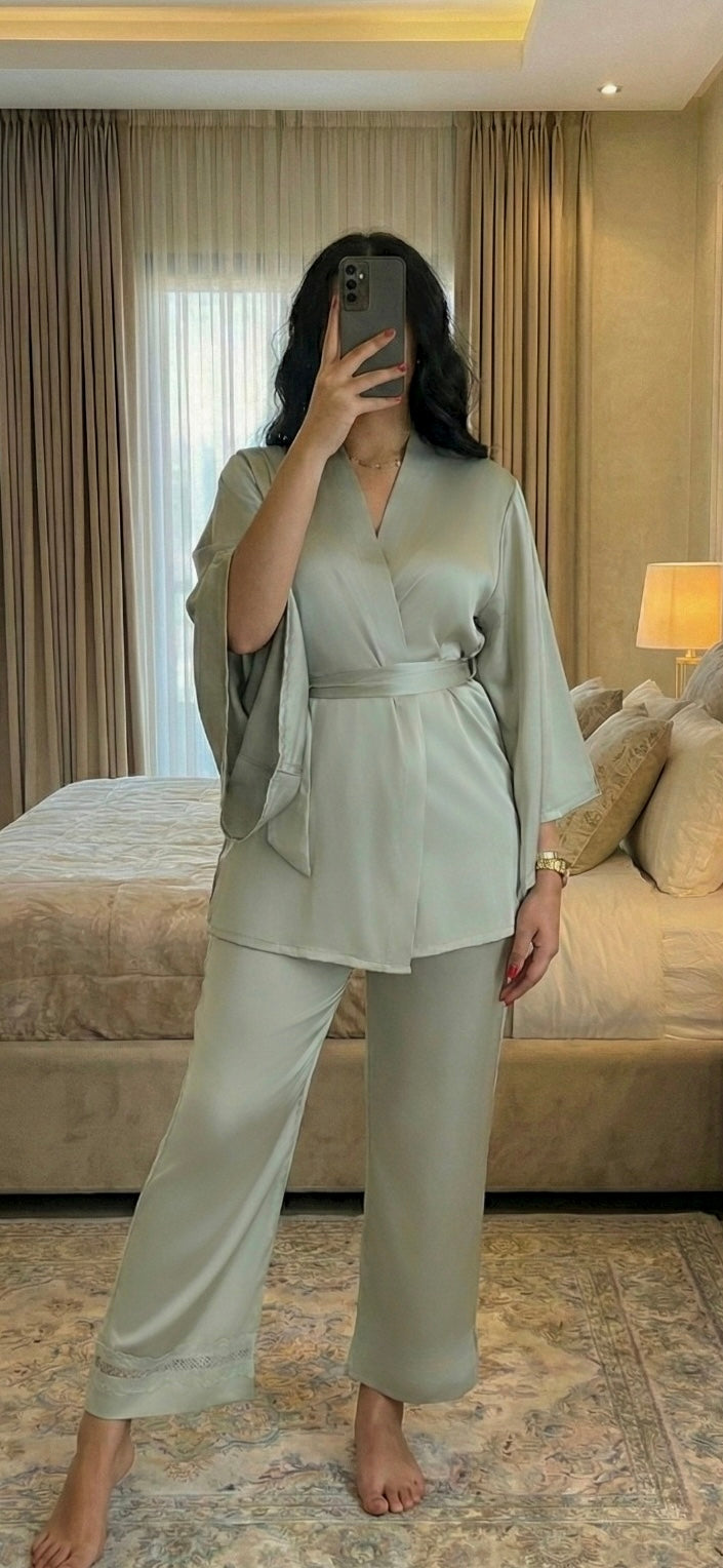 Velora (Pyjama style Japonais en satin de soie)