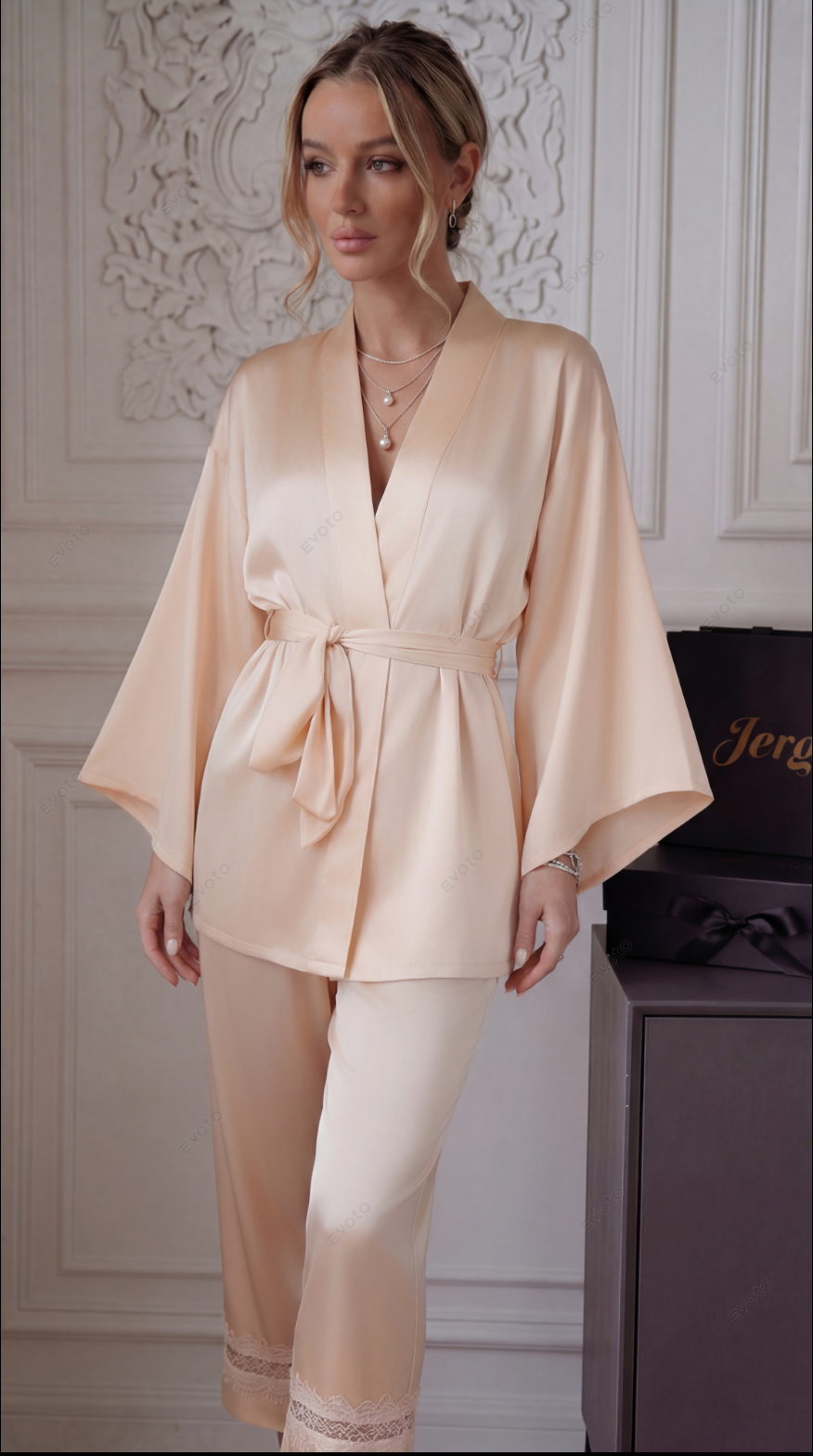 Velora (Pyjama style Japonais en satin de soie)