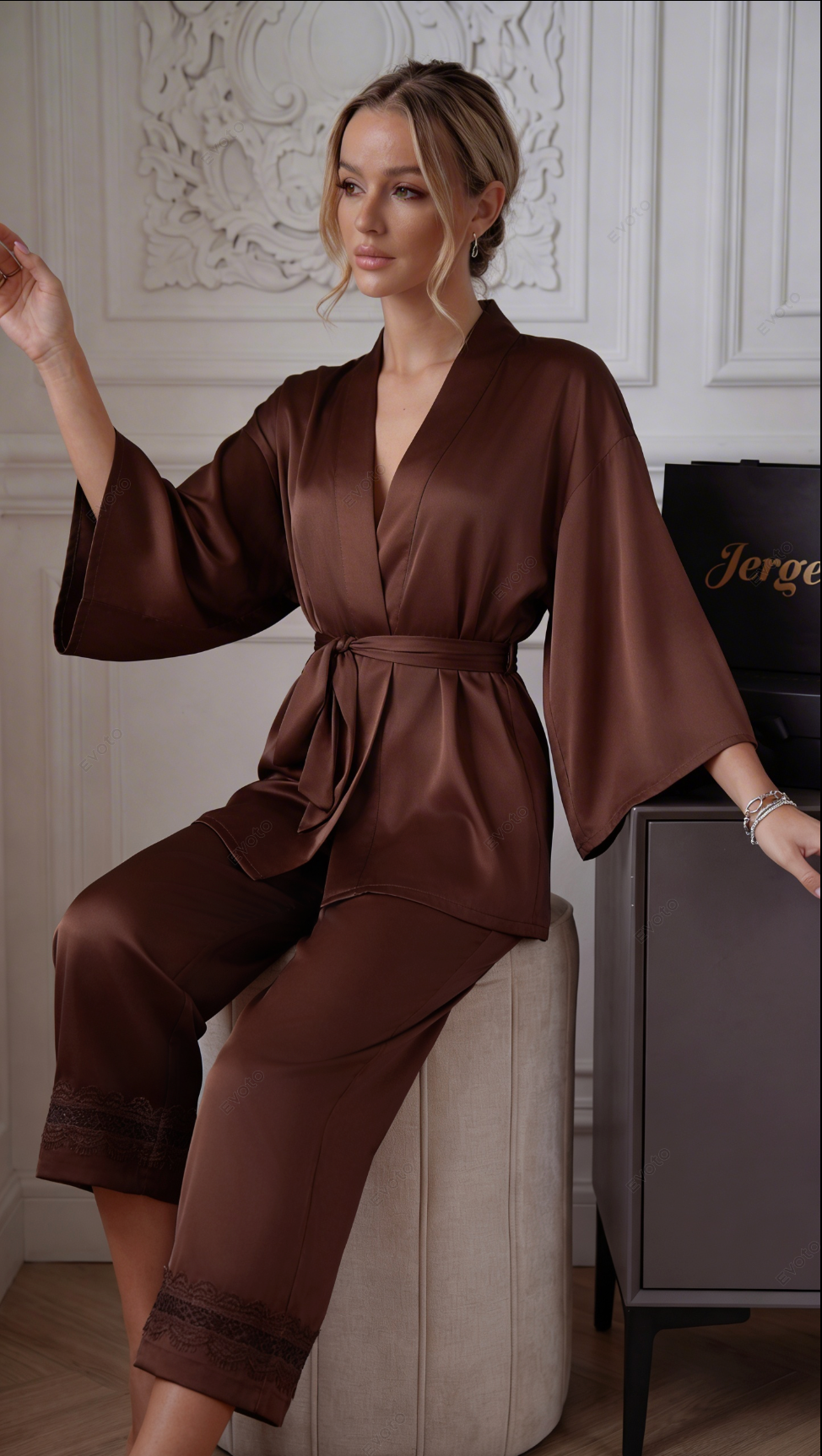 Velora (Pyjama style Japonais en satin de soie)