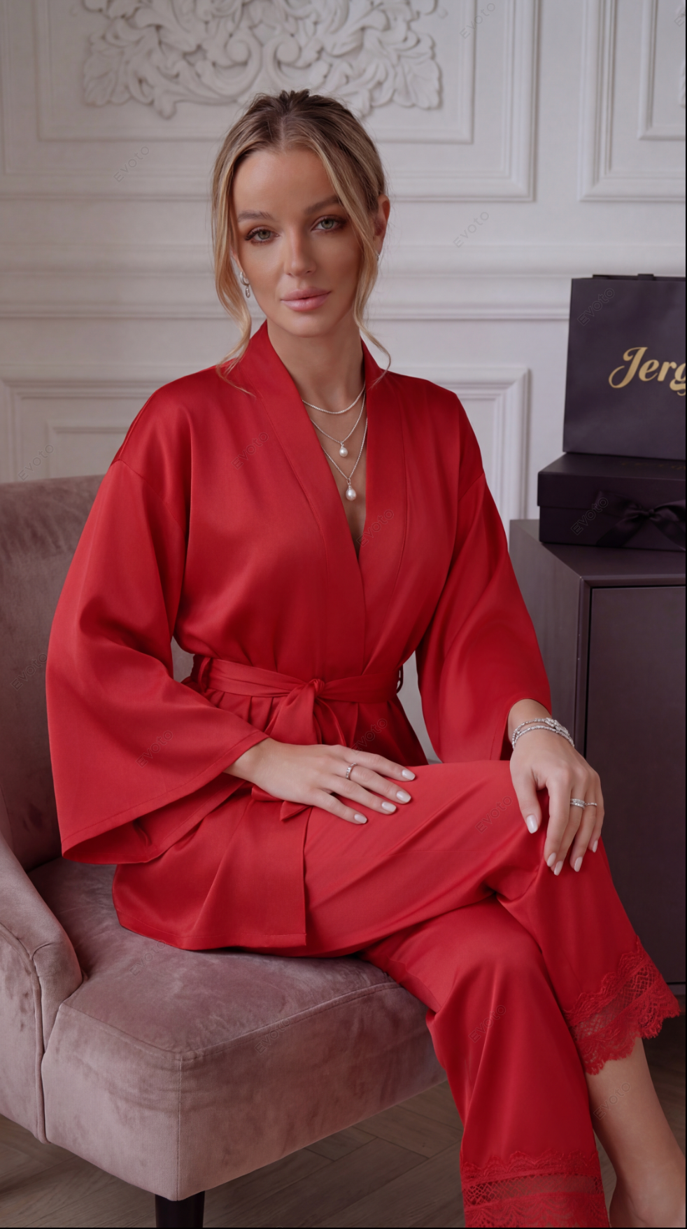 Velora (Pyjama style Japonais en satin de soie)