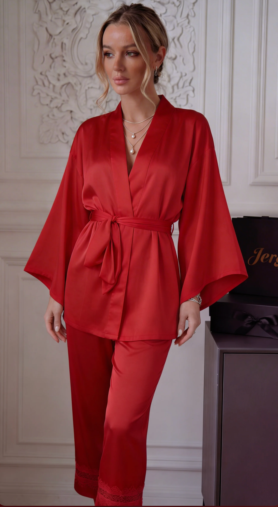 Velora (Pyjama style Japonais en satin de soie)
